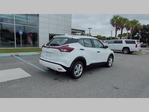 New 2025 Nissan Kicks Play S image 32