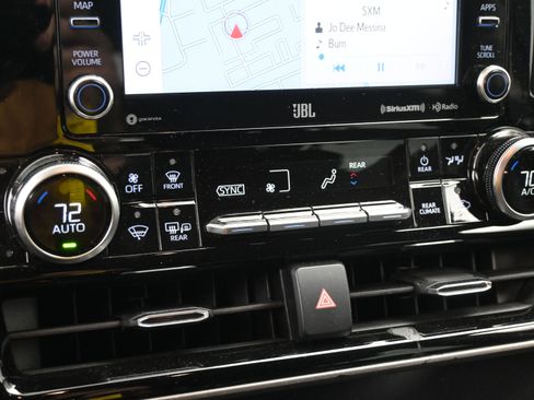 Used 2020 Toyota Highlander Limited image 14