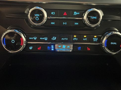Used 2025 Ford F150 Lariat w/ Equipment Group 502A High AWD/4WD image 16