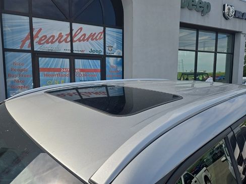 Used 2022 Toyota Highlander XLE image 24