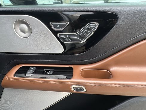 Used 2020 Lincoln Aviator Reserve w/ Equipment Group 201A RWD image 31