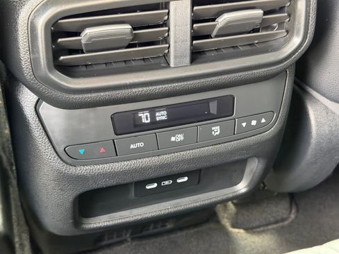 Used 2025 Honda Pilot Touring image 33