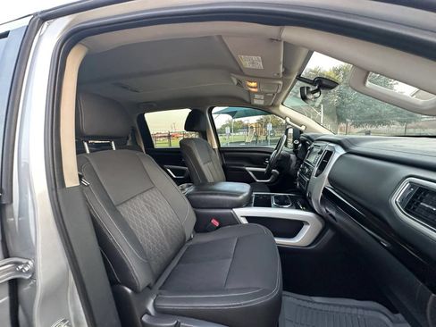 Used 2019 Nissan Titan SV w/ SV Convenience Package AWD/4WD image 23