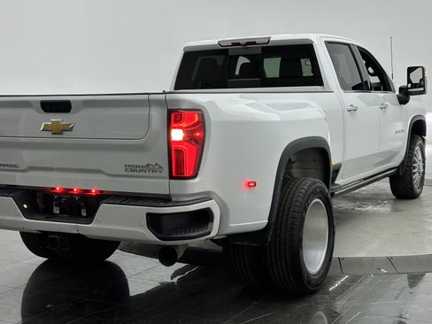 Used 2022 Chevrolet Silverado 3500 High Country image 10