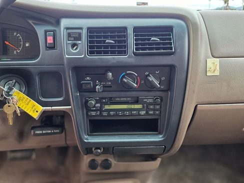 Used 1998 Toyota Tacoma 2WD Xtracab V6 image 28