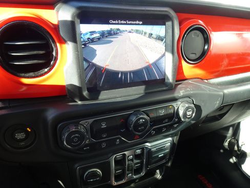 Used 2018 Jeep Wrangler Unlimited Sahara image 19