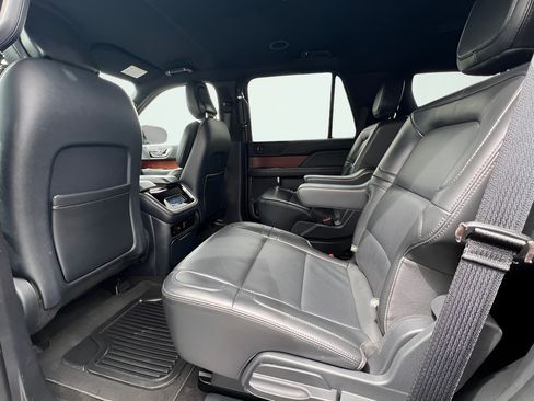 Used 2023 Lincoln Navigator 4WD image 21