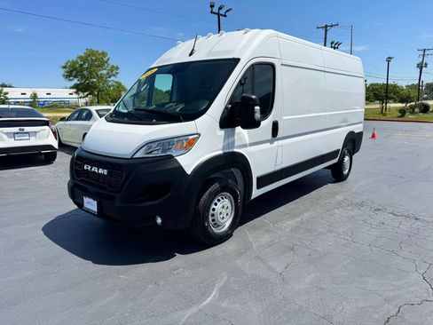 Used 2026 RAM ProMaster 2500 w/ Convenience Group FWD image 1