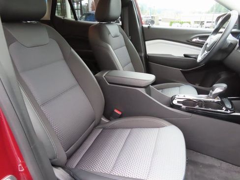 Used 2025 Chevrolet Trax LT w/ Driver Confidence Package FWD image 33