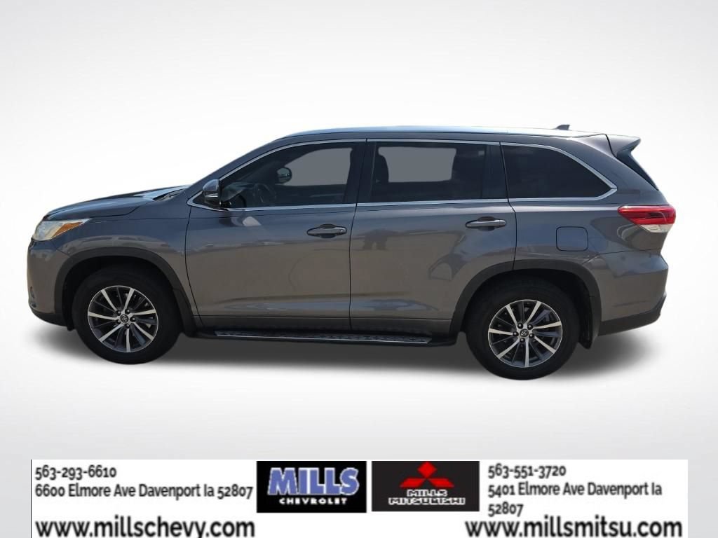 Used 2018 Toyota Highlander XLE FWD image 2