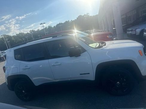 Used 2022 Jeep Renegade Latitude w/ Convenience Group AWD/4WD image 3