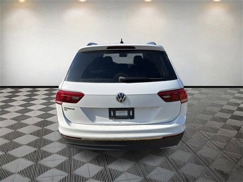 Used 2021 Volkswagen Tiguan SE w/ Panoramic Sunroof Package image 5