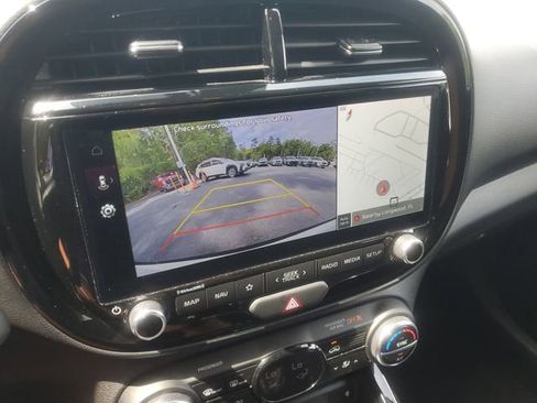 Used 2025 Kia Soul S FWD image 23