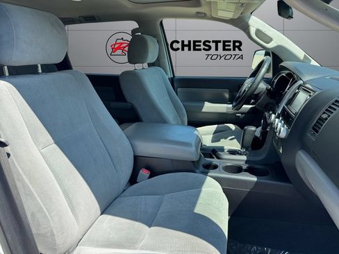 Used 2019 Toyota Sequoia SR5 AWD/4WD image 17