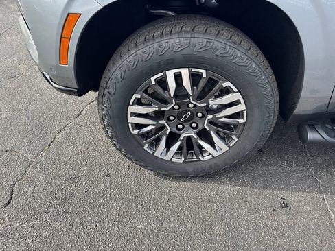 New 2026 Chevrolet Suburban Z71 w/ Comfort Package image 12