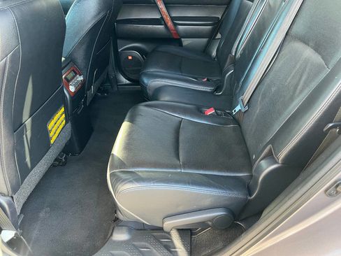 Used 2013 Toyota Highlander Limited AWD/4WD image 23