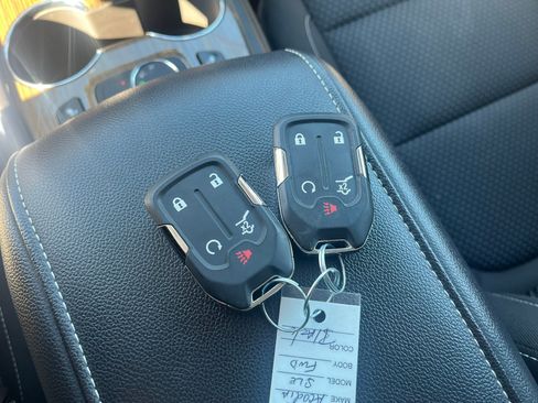 Used 2023 GMC Acadia SLE w/ Driver Convenience Package FWD image 24