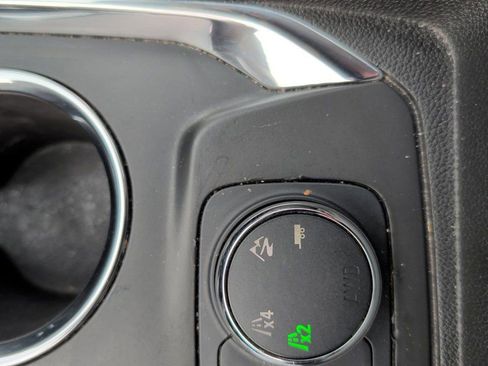 Used 2018 Chevrolet Traverse LT image 17