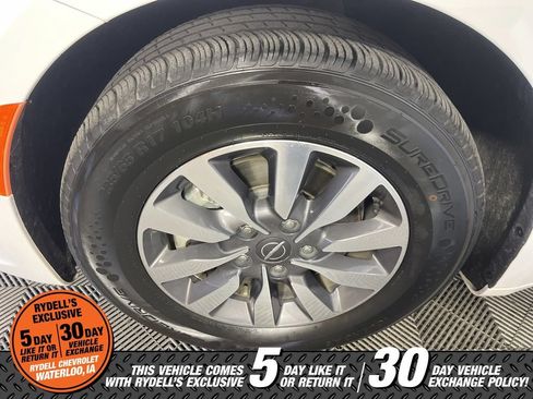 Used 2023 Chrysler Pacifica Touring-L FWD image 14