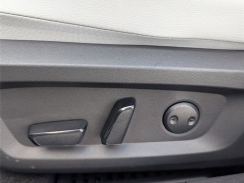 Used 2024 Mitsubishi Outlander SEL image 25