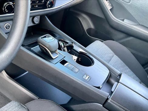 Used 2021 Nissan Rogue S FWD image 16