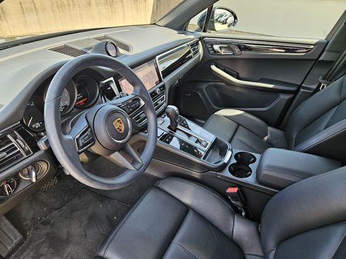Certified 2024 Porsche Macan S AWD/4WD image 4