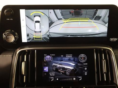 New 2026 Lexus LX 700h Luxury image 18