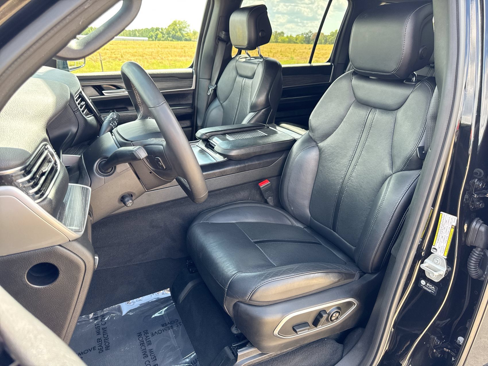 Used 2024 Jeep Wagoneer Series II w/ Flexible Seating Group AWD/4WD image 11