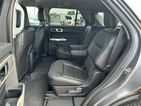 Used 2024 Ford Explorer XLT w/ Equipment Group 202A AWD/4WD image 13