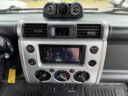 Used 2007 Toyota FJ Cruiser 4WD image 16