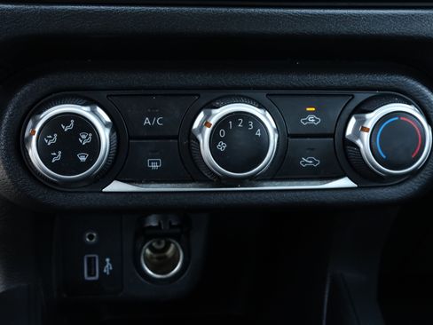 Used 2020 Nissan Versa S image 24