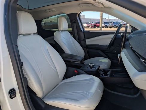 Used 2022 Ford Mustang Mach-E Premium image 23