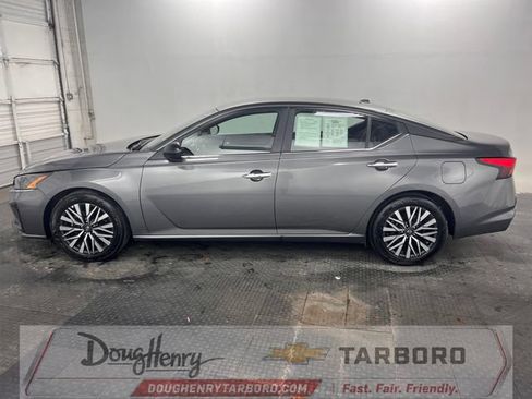 Used 2025 Nissan Altima 2.5 SV FWD image 6