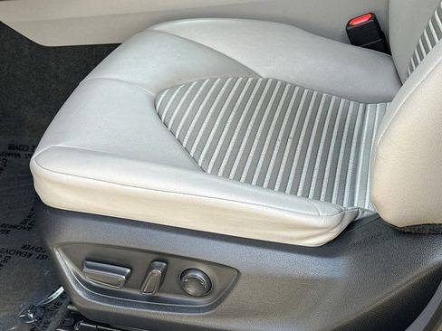 Used 2023 Toyota Camry SE image 17