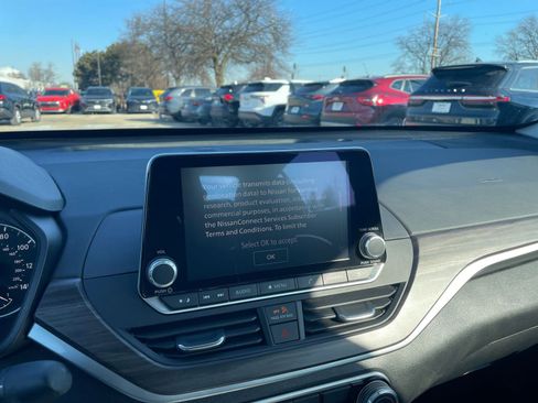 Used 2025 Nissan Altima 2.5 SV image 20