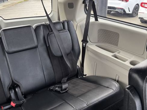 Used 2020 Dodge Grand Caravan SXT image 22