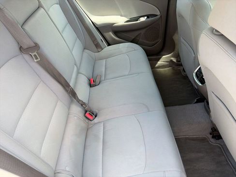 Used 2017 Chevrolet Malibu LT FWD image 13
