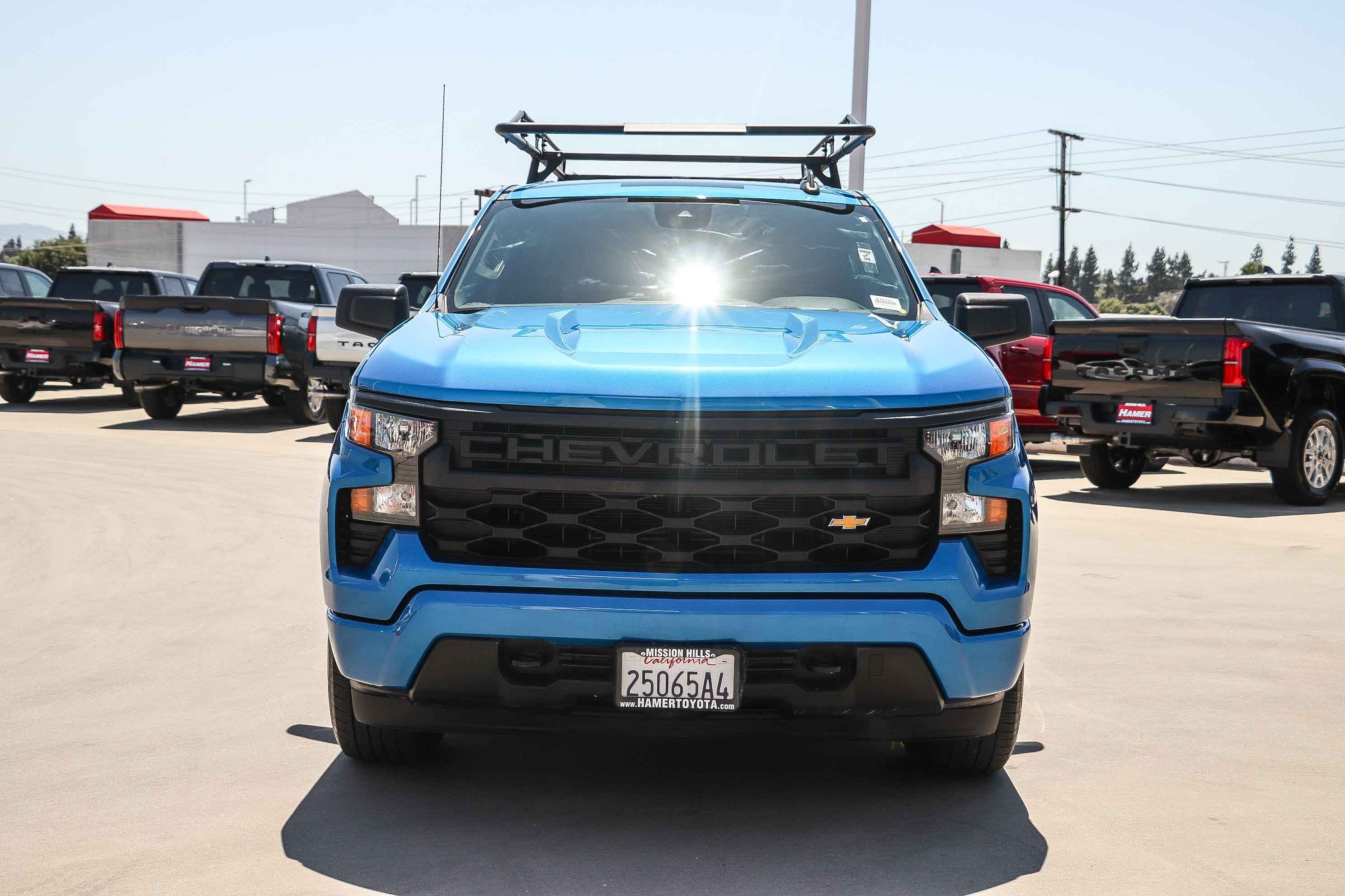 Used 2023 Chevrolet Silverado 1500 Custom AWD/4WD image 2