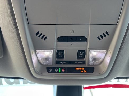 Used 2021 Buick Enclave Avenir image 40