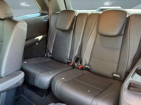 Used 2024 Mercedes-Benz GLS 450 4MATIC image 11