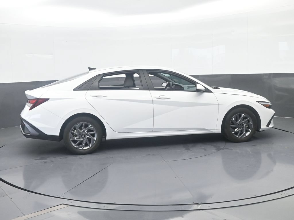 Used 2024 Hyundai Elantra SEL FWD image 7