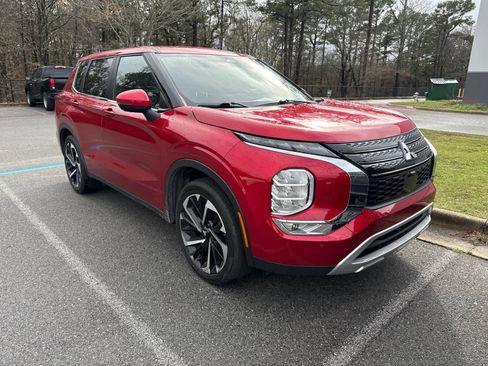 Used 2024 Mitsubishi Outlander SE image 2