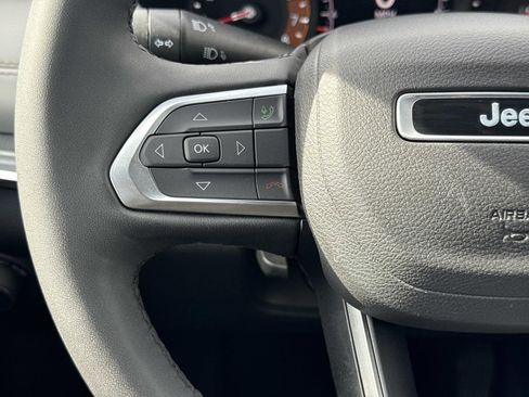 Used 2024 Jeep Compass Limited image 14