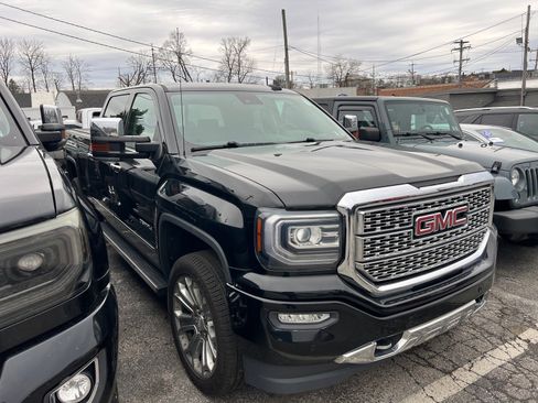 Used 2018 GMC Sierra 1500 Denali w/ Denali Ultimate Package AWD/4WD image 3