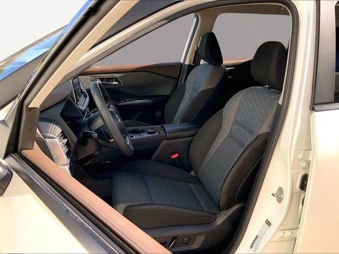 Used 2023 Nissan Rogue SV image 15