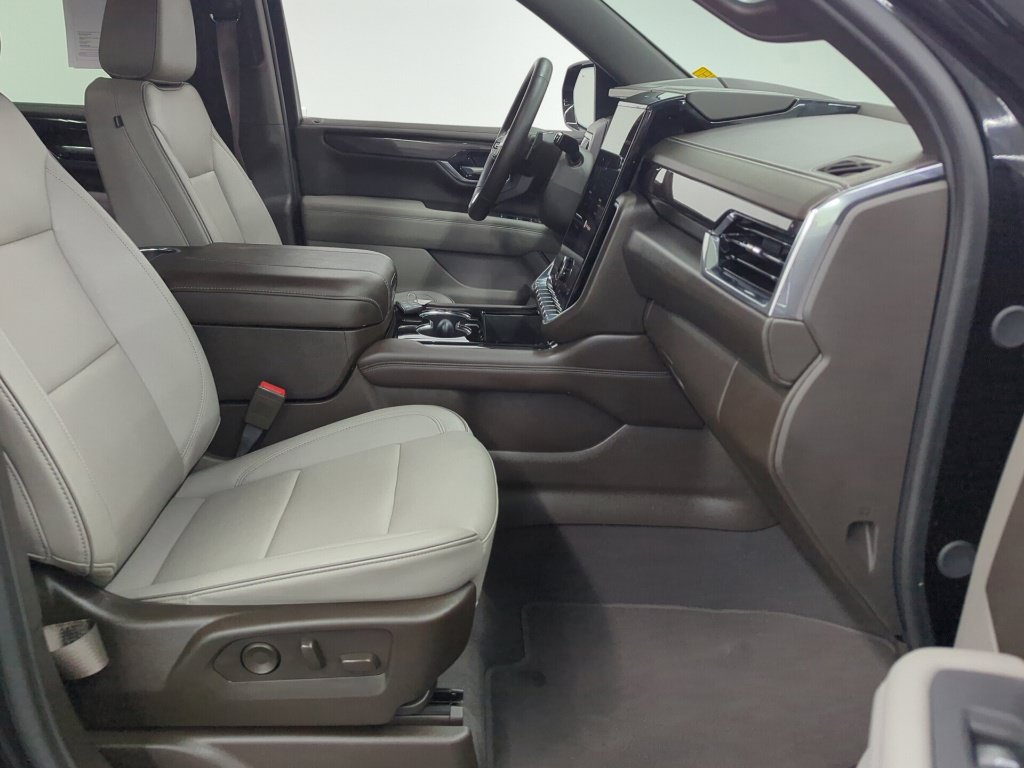 Used 2025 GMC Yukon Elevation AWD/4WD image 38