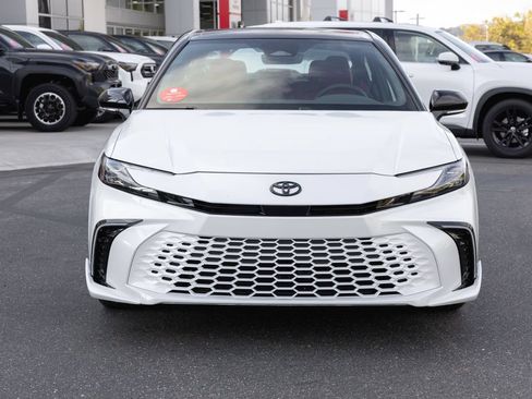 New 2026 Toyota Camry Hybrid FWD image 2