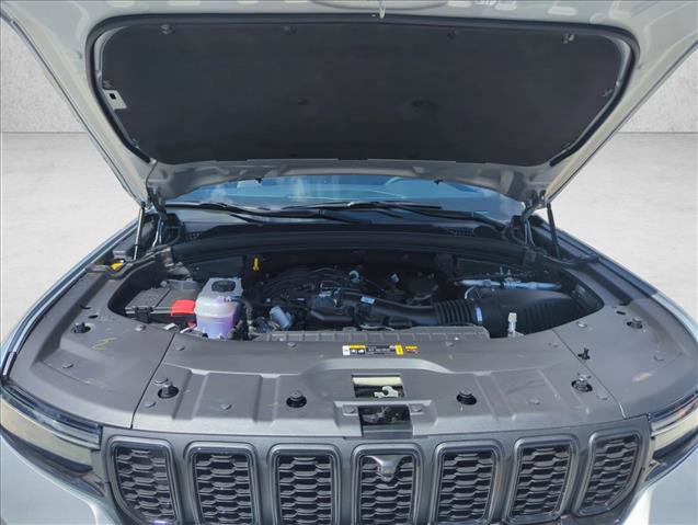 Used 2025 Jeep Grand Cherokee Limited w/ Luxury Tech Group II RWD image 19