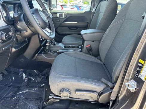 Used 2025 Jeep Wrangler Unlimited Sahara w/ Safety Group image 14