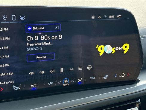 Used 2024 Chevrolet Traverse LT image 10